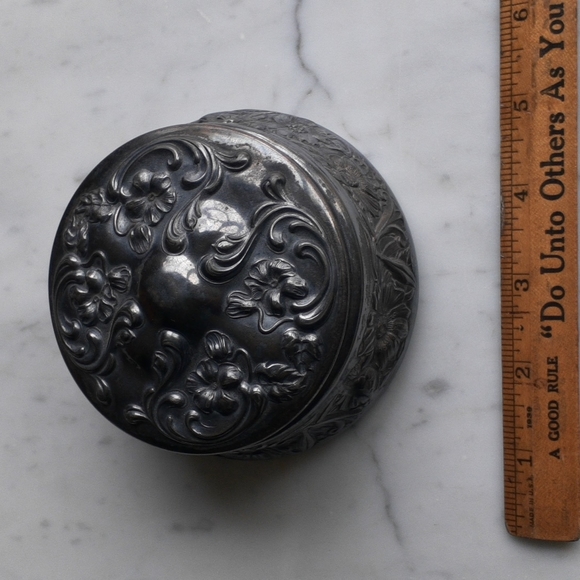 Victorian Silver-Plated Repousse Jewelry Cask/Box - Picture 2 of 10